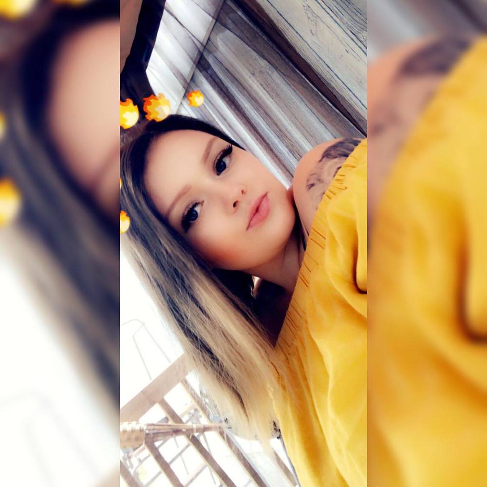 Meet your Posher, Carliee